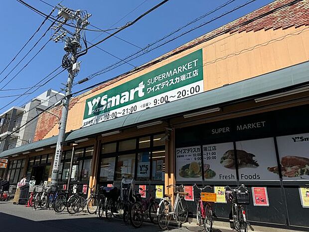 ワイズディスカ瑞江店 食品や日用品など幅広い商品を取り扱う店舗。日々の食材やちょっとしたお買い物にも利用でき、生活を支えてくれる便利な買い物施設です。 450m