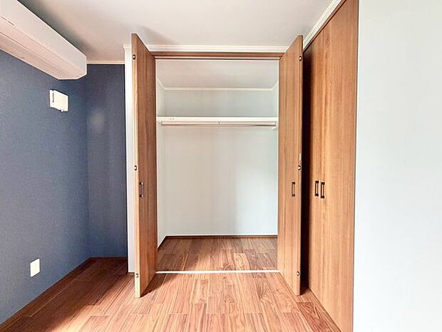 各部屋に収納があり、クローゼットをうまく使えば広々快適な寝室になります。窓も多く、日当たりも風通しも良好なためお子様の勉強部屋としても活躍しそうです♪