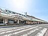 周辺：綾瀬駅(JR東日本 常磐線) 徒歩10分。東京メトロとJR東日本が共同で管轄している駅で、千代田線と常磐線各駅停車は相互直通運転を行っています。 750m
