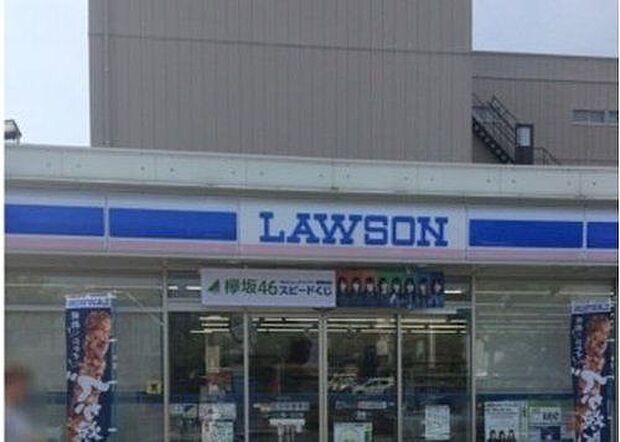 ローソン西一之江店まで515m 欲しいものが欲しい時に手に入る“街の冷蔵庫”。こだわりのおにぎりやコーヒー、日用品まで揃い、24時間いつでも頼れる、生活のすぐそばにある安心と便利の象徴です。