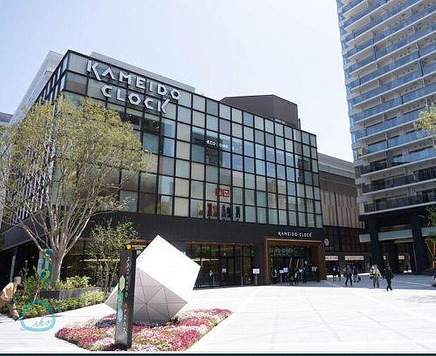 KAMEIDO CLOCK 施設には、スーパーやファッション、レストランなど全136店舗のショップが集まっています。地元亀戸の老舗から関東初出店の店舗まで、幅広いお店がそろっているのが特徴 827m
