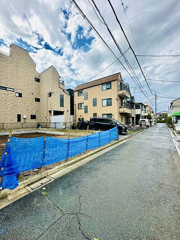 前面道路含む外観