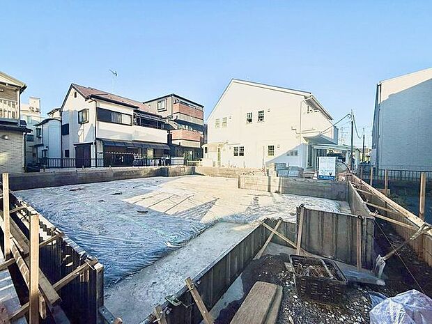 LDK19帖以上あるので大型のダイニングテーブル、ソファなどを余裕を持って配置でき、4人家族でも窮屈に感じず、個人のプライベートなスペースも確保しやすいです♪