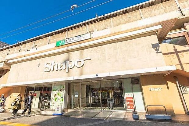 シャポー本八幡 ファッションや雑貨、食品売場など多彩な店舗が揃うショッピング施設です。毎日のお買い物はもちろん、食事や休日のお出かけにも利用しやすく暮らしを支えてくれます。 4470m