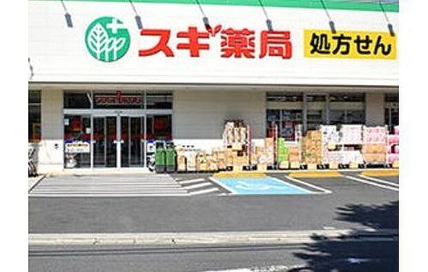 スギ薬局板橋幸町店 医薬品はもちろん、日用品や化粧品、食品まで揃うドラッグストア。日常の買い物を一か所で済ませやすく、急な体調不良や日用品の補充にも便利な身近な店舗です。 455m
