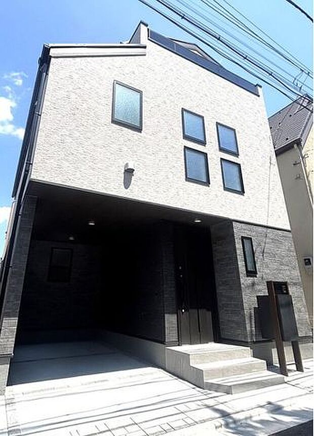完成施工例(外観)本物件の参考プランとは形状、カラーは異なります。同建築会社の施工例となります。本物件の参考プランについてはお問合せ下さい。