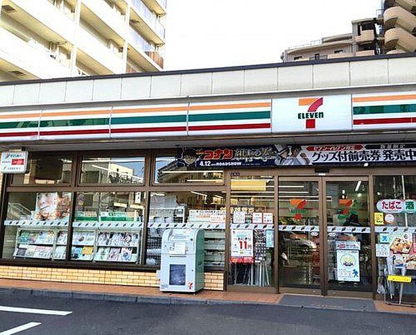 セブンイレブン江東亀戸7丁目東店 欲しいものが欲しい時に手に入る“街の冷蔵庫”。こだわりのおにぎりやコーヒー、日用品まで揃い、24時間いつでも頼れる、生活のすぐそばにある安心と便利の象徴です…