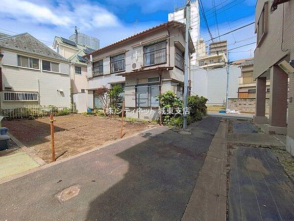 閑静な住宅地で生活することは、静かな環境で過ごせる、交通量が少ないので安全、子育てに適している、 夜間も静かで窓を開けて寝やすい。などのメリットがあります！
