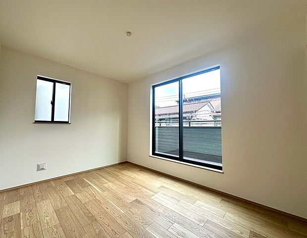 明るい居室は落ち着いたくつろぐ空間になります。明るい日差しで目覚めることができ、作業や勉強、趣味に集中できる自室での自分時間を存分に楽しみましょう。