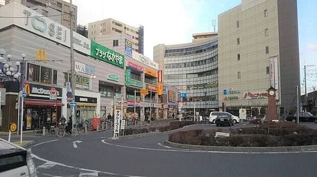 下総中山駅(JR東日本 総武本線) 徒歩24分。快速は停まりませんが、都心へのアクセスが良く、落ち着いた住環境が広がっています。 1920m