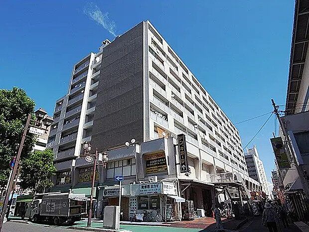 ポニー行徳商業ビル 徒歩14分。低層階（1から2階部分）は衣料品や生活雑貨などを扱う商業施設（ショッピングセンターポニー）が入居しています。 1100m