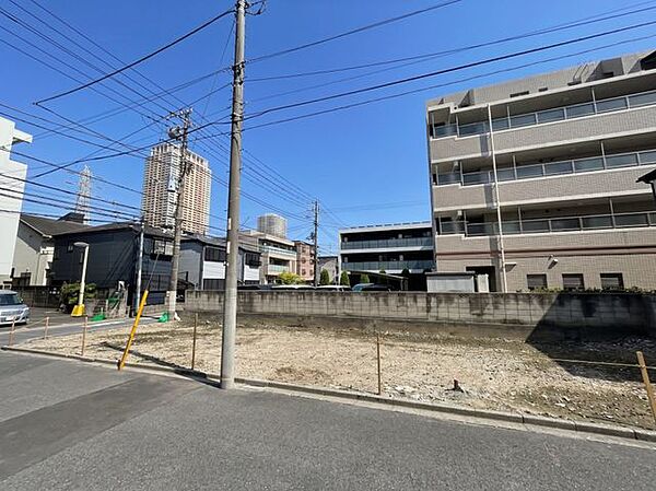 繁華街のようなにぎやかさがないため、車の音や話し声が少なく、静かな生活を望む方には最適な場所でしょう。近所に同じ年頃の子どもがいれば、お子さまのことで気軽に相談できますね！