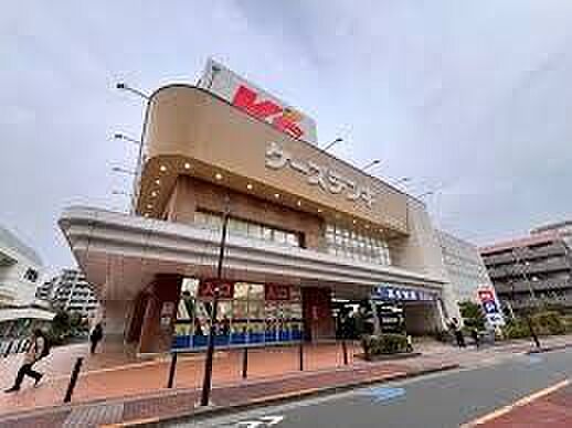 ケーズデンキ西葛西店 DIY用品や工具、日用品など幅広い商品を取り扱うホームセンターです。メンテナンス用品から生活用品までそろい、日々の暮らしを支えてくれる便利な施設です。 2100m