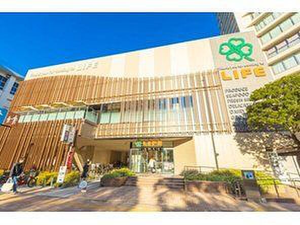 ライフ豊洲店 徒歩11分。 820m