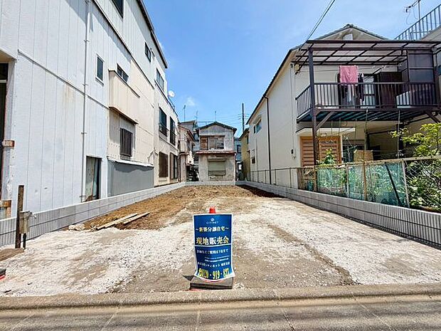 建築条件なしの更地渡し物件。お好きなハウスメーカーで自由設計が可能です。周辺は交通量が少なく、静かで落ち着いた住環境が魅力です。小学校が徒歩5分で子育て環境にも適しています。