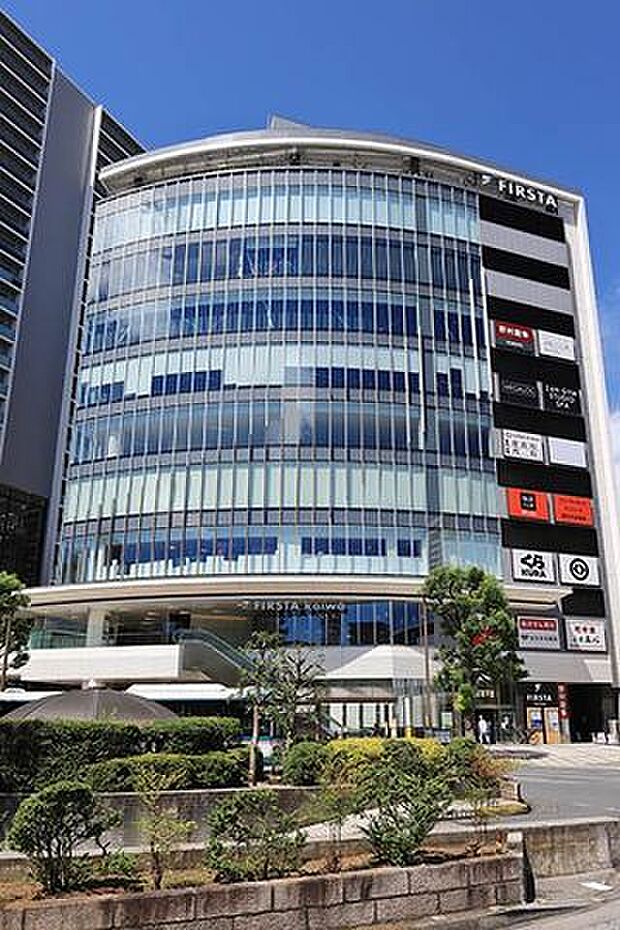ファスタ小岩 スーパーやドラッグストア、飲食店など多彩な店舗が揃う複合商業施設です。日々のお買い物からお食事まで便利に利用でき、暮らしを快適にサポートします。 1340m