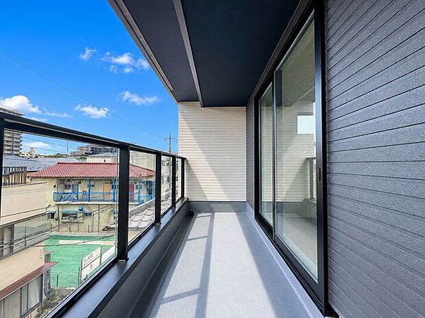 風通しと陽当りに恵まれた2面バルコニー仕様。お洗濯物や布団を一度にたっぷり干せるほか、爽やかな外気を感じながらリフレッシュできる心地よい外部空間を実現します。
