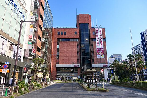 亀戸駅(JR東日本 総武本線) 徒歩33分。JR総武線各駅停車と東武亀戸線が使えます。下町情緒が残る便利な街で、近くには亀戸天神社があります。 2590m