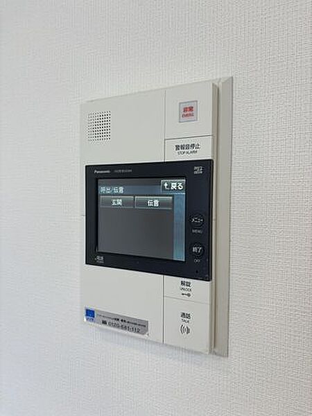 モニター付きインターホンは訪問者の顔が見えて安心安全！留守中の来訪者画像をモニター親機に自動で録画・保存できる録画機能を内蔵。帰宅後、モニター画面で確認できます。