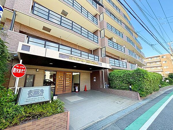 住まいの第一印象を彩る上質な空間。ゆとりある設計と洗練されたデザインが、訪れる人をやさしく迎え入れます。共用部分も丁寧に管理されており、清潔感のある落ち着いた雰囲気を保っているエントランス♪