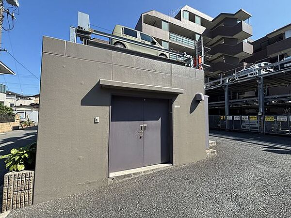 ゴミ置き場は「物件の管理体制」や「住民のマナー意識」が最も顕れやすい場所。マンションの評価を維持するためにも、住民一人ひとりが日頃からゴミ置き場の美観を意識することが大切です。