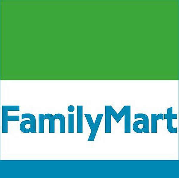 ファミリーマート市川新井一丁目店 徒歩12分。4時間いつでも買い物ができ、ATMや公共料金の支払い、宅配サービスなど暮らしに必要な用事を一ヶ所でサッと済ませられるのが魅力です。 900m