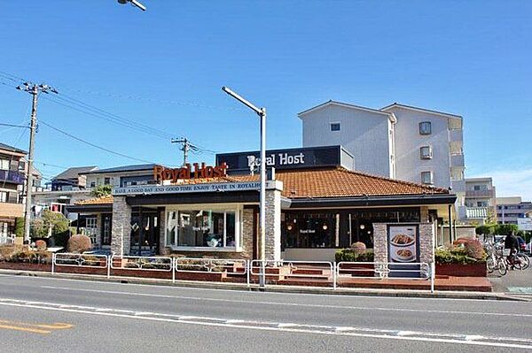 ロイヤルホスト浦安店 徒歩14分。ハンバーグやステーキなどの洋食、モーニング、季節のデザートを提供しています。 1050m