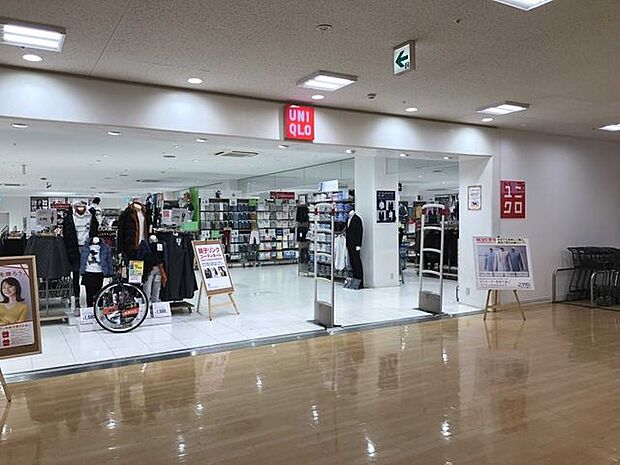 ユニクロホームズ葛西店 徒歩21分。 1660m