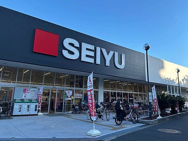 西友南葛西店 徒歩4分。 320m