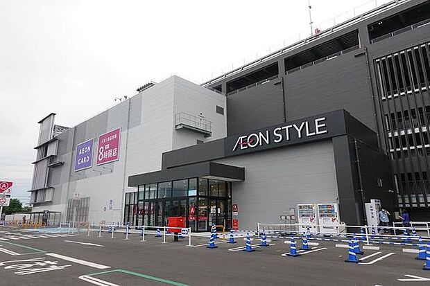 イオンスタイル川口 豊富な品揃えを誇る大型スーパーマーケット。まとめ買いや毎日の食材調達をスムーズにサポートし、ファミリーでの買い物タイムを快適にしつつ食生活のバリエーションを豊かに広げます…