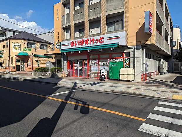 まいばすけっと下篠崎町店 徒歩13分。忙しい日々でもサッと立ち寄れて必要なものが揃う便利さが魅力。コンパクトながら品揃えが充実しています。 1040m