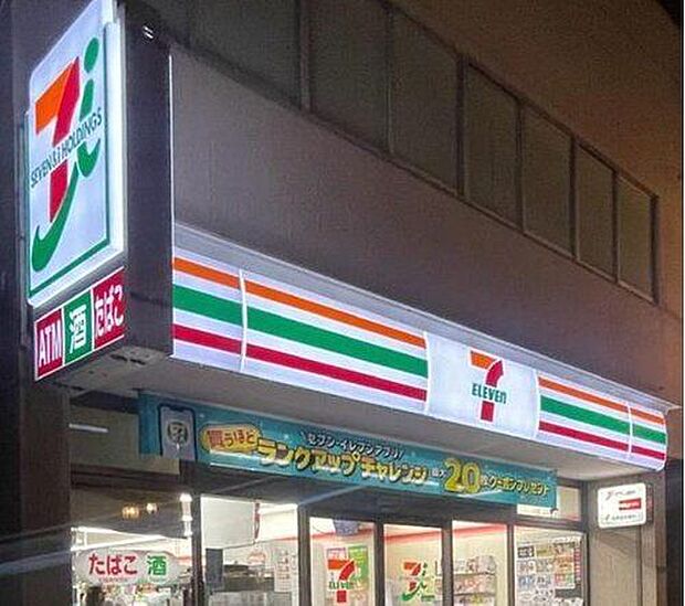 セブンイレブン大島駅前店 こだわりのおにぎりやコーヒー、日用品まで揃い、24時間いつでも頼れる、生活のすぐそばにある安心と便利の象徴です。 388m