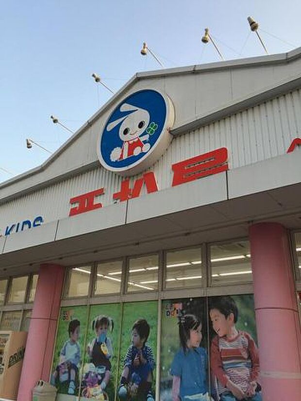 西松屋江戸川鹿骨店 ベビー用品や子ども向けの商品を取り扱う店舗が周辺にあり、子育て世帯の日常の買い物に便利な環境です。成長に合わせた買い物にも利用しやすい立地です。 220m