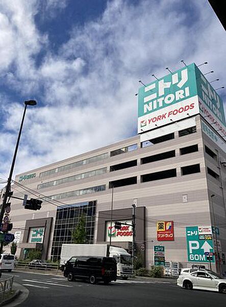 ニトリ環七梅島店 日用品など幅広い商品を取り扱うホームセンターです。メンテナンス用品から生活用品までそろい、日々の暮らしを支えてくれる便利な施設です。 3450m
