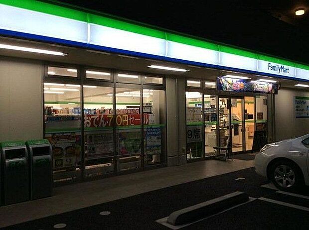 ファミリーマート鹿骨前沼橋店 欲しいものが欲しい時に手に入る“街の冷蔵庫”。こだわりのおにぎりやコーヒー、日用品まで揃い、24時間いつでも頼れる生活のすぐそばにある安心と便利の象徴です。 340m