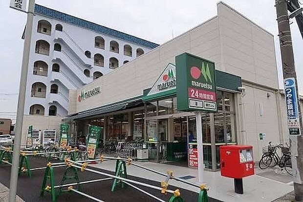 マルエツ南八幡店 徒歩4分。生鮮食品を中心に日用品まで幅広く取り扱う24時間営業のスーパーマーケットです。 280m