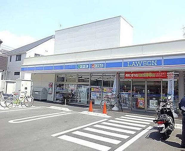 ローソン市川新田三丁目店 徒歩4分。24時間いつでも気軽に買い物ができ、毎日の生活が格段に便利になります。また、ATM・コピー機・Loppi端末など多彩なサービスが利用可能。 310m