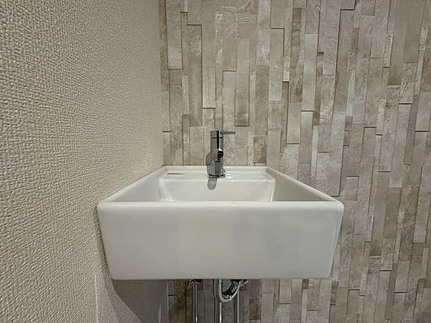 プライベート空間で身支度、スキンケアをゆっくりしたい、1階からの水運びをなくして2階での掃除を楽にしたい、洗面室の朝の混雑を解消したいを解決します。来客者用の手洗い場としても重宝します。