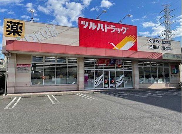 ツルハドラッグ西一之江店まで387m 医薬品はもちろん、日用品や化粧品、食品まで揃うドラッグストア。日常の買い物を一か所で済ませやすく、急な体調不良や日用品の補充にも便利な身近な店舗です。