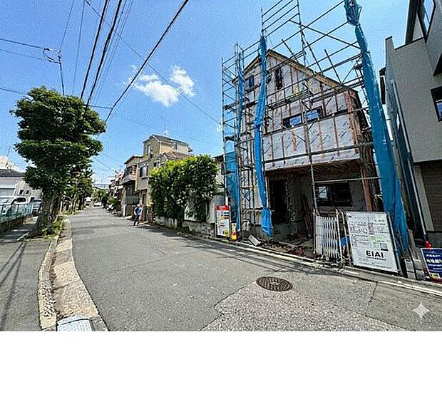 閑静な住宅地で生活することは、静かな環境で過ごせる、交通量が少ないので安全、子育てに適している、 夜間も静かで窓を開けて寝やすい。などのメリットがあります！