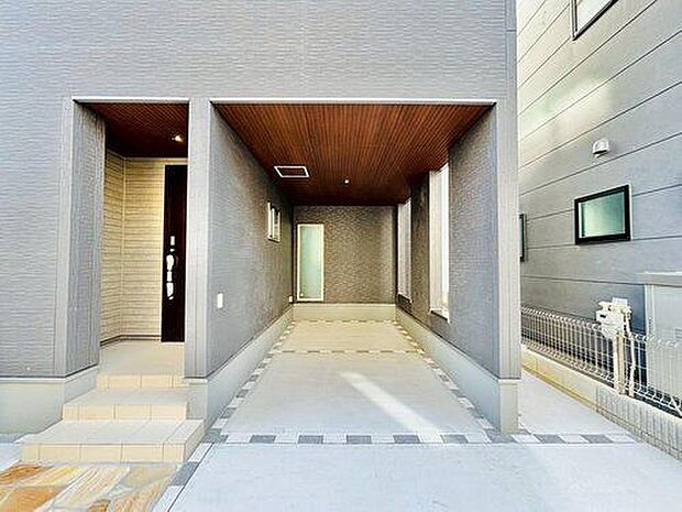 同施工会社による美しい住まいの実例です。※本物件の色や形状とは異なります。