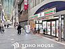 周辺：セブンイレブン伏見大手筋店 大手筋商店街の中にもコンビニがございます。徒歩6分。 460m