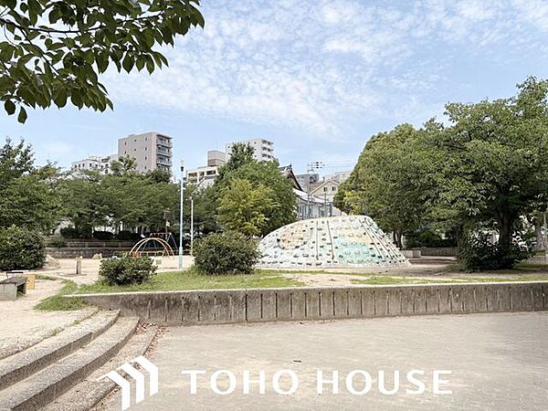 上汐公園 徒歩3分。 240m