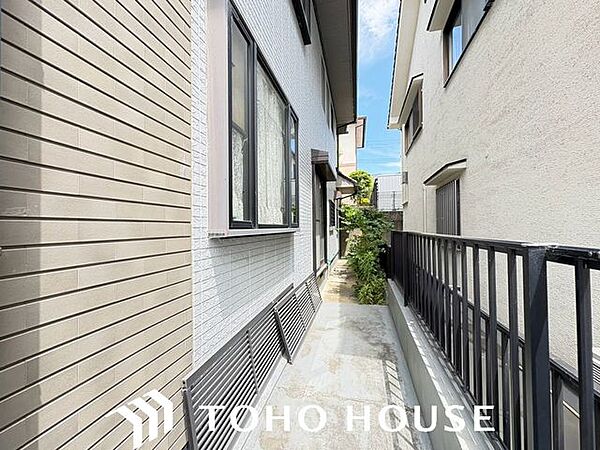お客様の求める本当の“住み心地”とは何なのか。そのための一手間一工夫を惜しみません。街並みや周辺の環境に呼応しながら、美しく、そして毎日の暮らしを考慮した機能性の高い住まい。