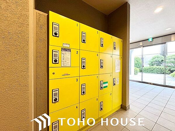 宅配ＢＯＸ標準装備。夫婦共働きで家にいる時間が短い、ネット注文が多く受け取りの時間を気にしたくない・・・何かと便利にお使いいただけます！