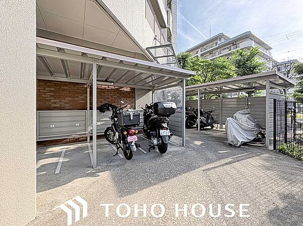 駐輪場とは別に、バイク専用置場が設けられていますので、小さなお子様がいるご家族様も安心です。