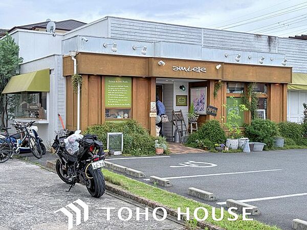 イートインも可能な洋菓子店「ルラシオンデュクール アミエル」徒歩5分 400m
