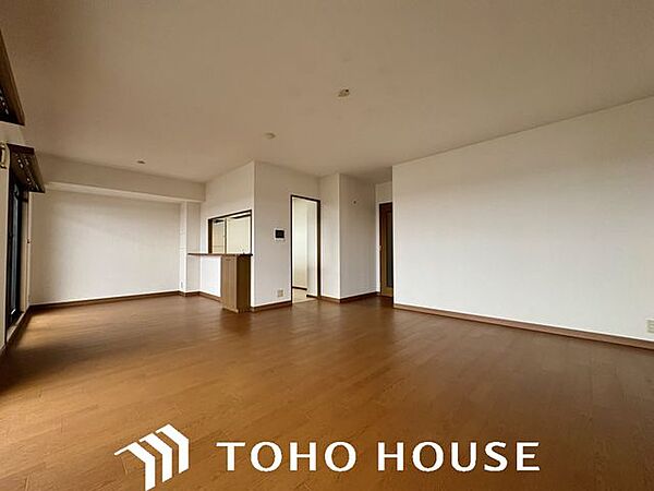 うららかな陽射しがどのお部屋にも降り注ぎますように、快適さを追求した間取設計。得難い立地環境での生活を恵みの豊かな永住の地へと変えてくれます。