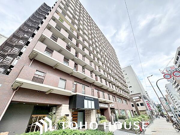 住む人を映し出す洗練された佇まいは、いつまでも輝き続けながらいつしか街の風景に溶け込んでいきます。