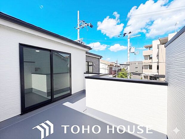 Balcony日々の生活の中で些細な出来事も、この広大に広がる眺望に一時癒されるのではないでしょうか？眺望という資産も大切なポイントです。※CG加工あり